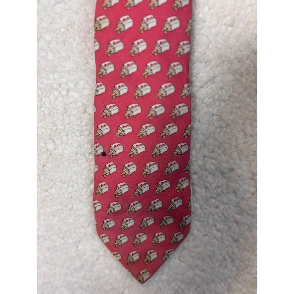 Vineyard Vines crafted discerning